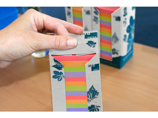 Info notes 75x75mm 16 x 100 blaadjes, 4 kleuren, blauwe engel, toren verpakking.