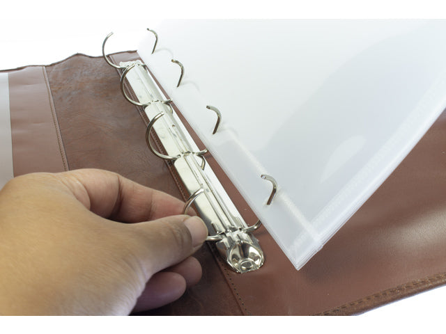 Schrijf/documentenkaart Alassio A4. 4 ringenmechaniek Leer cognac. Met slot