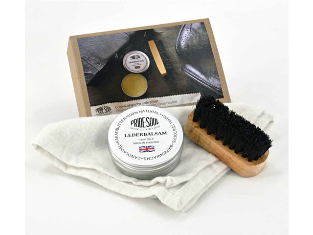 Leer onderhoudsset Pride And Soul. Met borstel, schoonmaakdoek en leerbalsem.