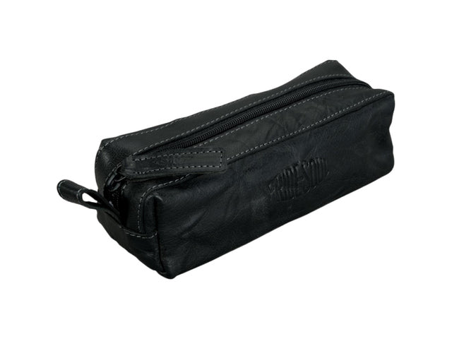 Penetui trots en ziel. Zwart leer.