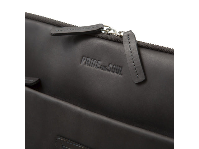 Schrijftablethoes Stolz und Seele. TERRA grijs leer