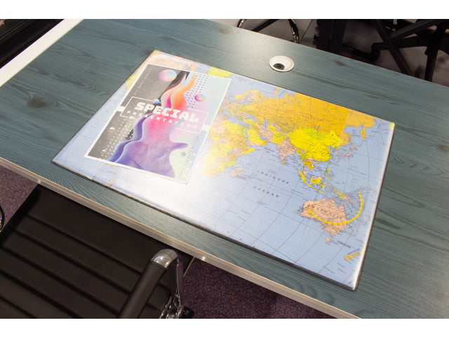 Schreibtischuntersetzer Kangaro 579x379mm mit Holzrahmen