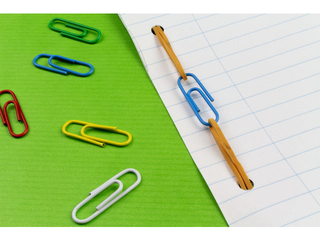 Paperclip Kangaro 25 mm, assorti kleuren, 200 stuks in ronde doos met deksel