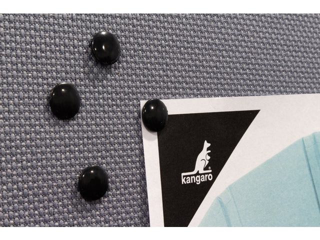 Punaises Kangaro met zwarte kap, messing, 100 stuks in kunststof doosje