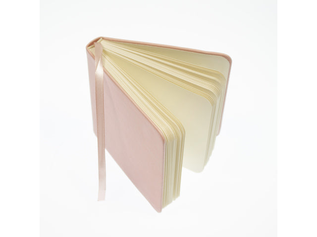 Schetsboek Kangaro 12x12cm oud roze PU hardcover 80 blad 140 grams roomwit papier met elastiek en lint