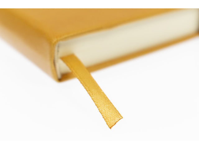 Schetsboek Kangaro A6 okergeel PU hardcover 80 blad 140 grams roomwit papier met elastiek en lint