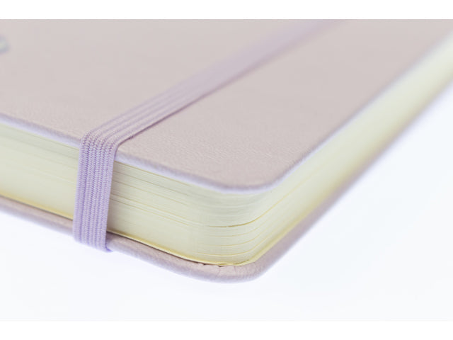 Schetsboek Kangaro A6 violet PU hardcover 80 blad 140 grams roomwit papier met elastiek en lint