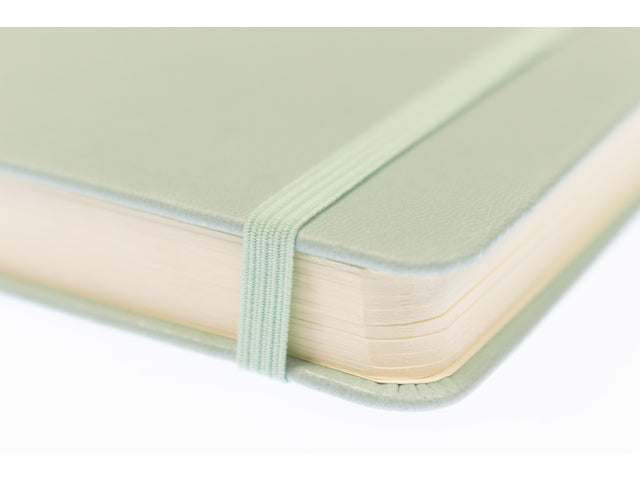 Schetsboek Kangaro A6 mint PU hardcover 80 blad 140 grams roomwit papier met elastiek en lint