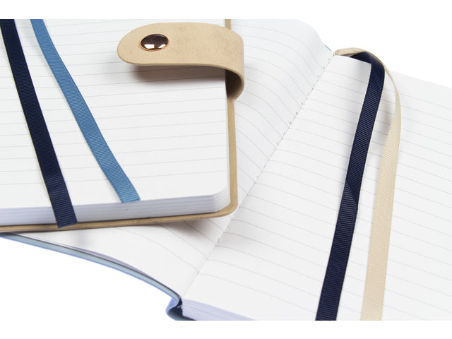 Notitieboek A6 Natural Beauty krimp van 2 stuks. Gelinieerd, 160 pagina's 80 grams papier. PU omslag.