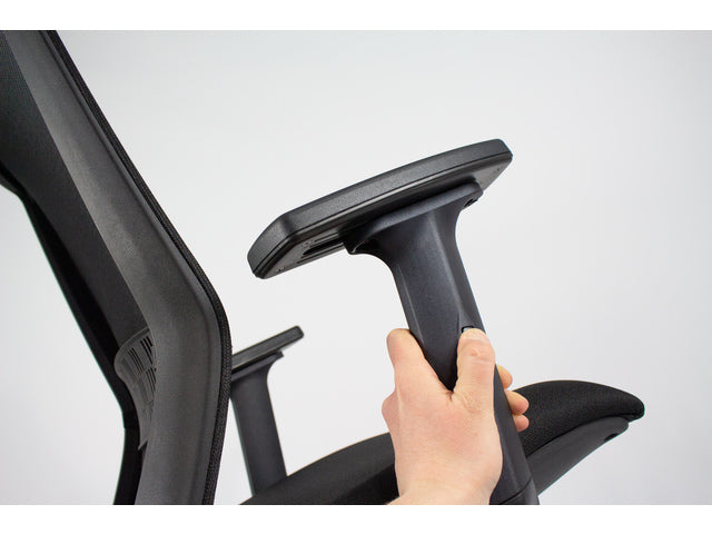 Bürostuhl Linea Tekna 01 schwarz/schwarz mit 2D-Armlehnen