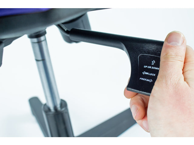 Bürostuhl Linea Tekna 01 schwarz/blau mit 2D-Armlehnen