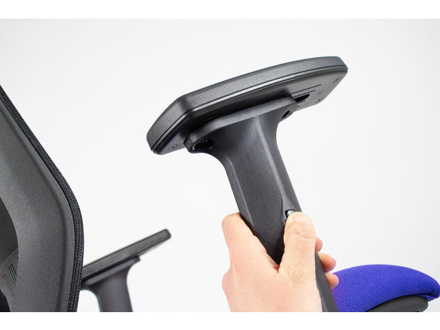 Bürostuhl Linea Tekna 01 schwarz/blau mit 2D-Armlehnen