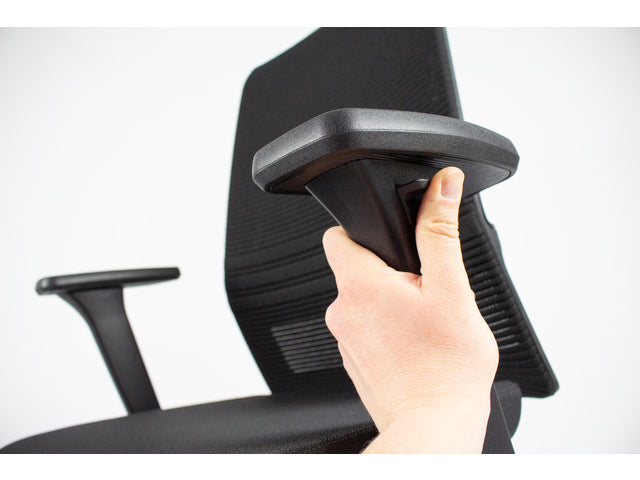 Bürostuhl Linea Omnia 01 schwarz/schwarz mit 3D-Armlehnen und Aluminium-Büro