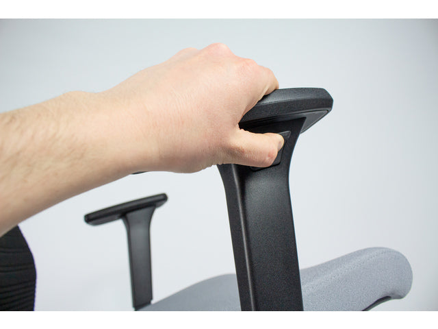 Bürostuhl Linea Omnia 01 Schwarz/Grau mit 3D-Armlehnen und Aluminium-Voet