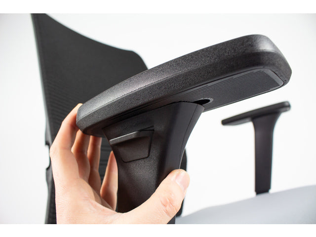 Bürostuhl Linea Omnia 01 Schwarz/Grau mit 3D-Armlehnen und Aluminium-Voet