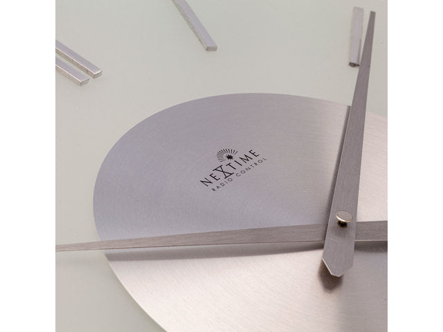 Wandklok NeXtime dia. 40 cm, melkglas, 'Stripe' Radiogestuurd