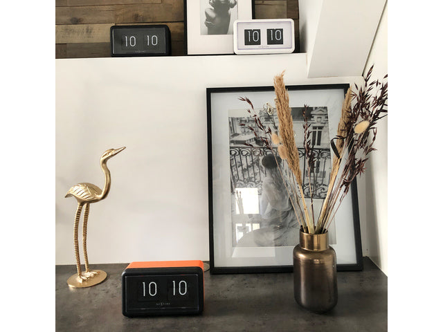 Flipklok Nextime 18x10x7cm tafel/wand oranje/zwart