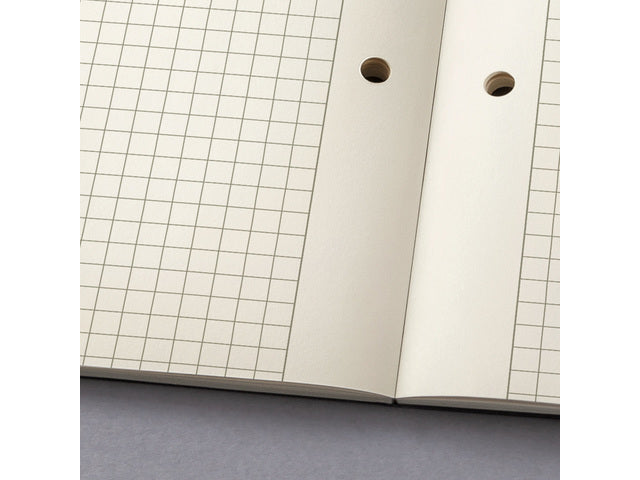 Schreibblock Conceptum A5 schwarz 5 mm schwarz Softcover. 120 Seiten, 80 Gramm chamoiskleriges Papier. Mit Quickpocket. 4-Loch-Perforation, Datumsmarkierung. PEFC-zertifiziert.