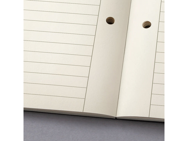 Schreibblock Conceptum A5 schwarz gelinieter Hardcover. 120 Seiten, 80 Gramm chamoiskleriges Papier. Mit Quickpocket. 4-Loch-Perforation, Datumsmarkierung. PEFC-zertifiziert.
