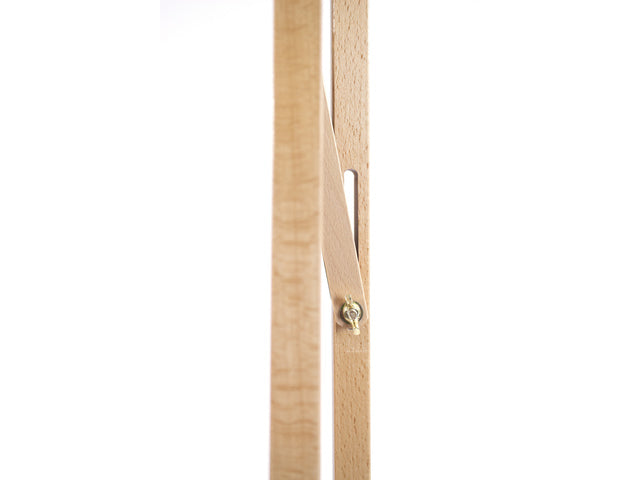 Atelier ezel Kangro voor doeken van 4,9 cm dik. Beukenhout. Tray 56x5cm. Ezel 61x151x90cm (b/h/d)