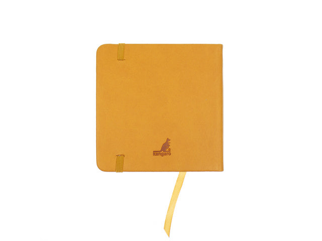 Schetsboek Kangaro 12x12cm okergeel PU hardcover 80 blad 140 grams roomwit papier met elastiek en lint