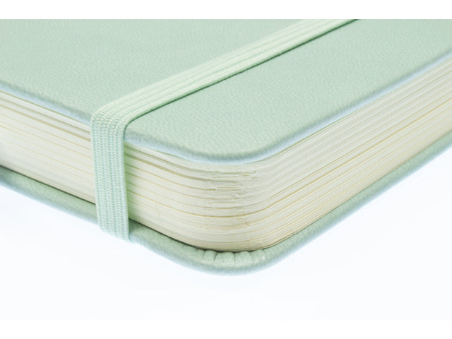 Schetsboek Kangaro 12x12cm mint PU hardcover 80 blad 140 grams roomwit papier met elastiek en lint
