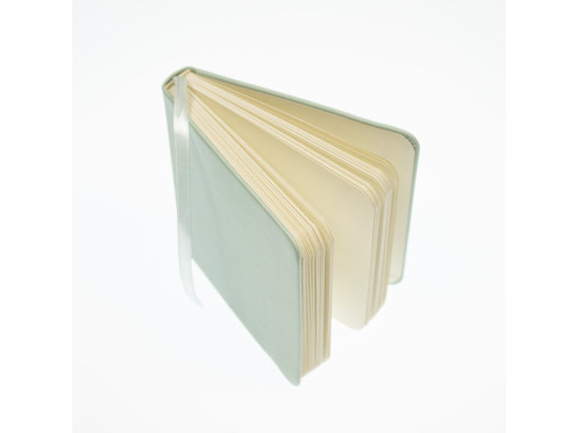 Schetsboek Kangaro 12x12cm mint PU hardcover 80 blad 140 grams roomwit papier met elastiek en lint