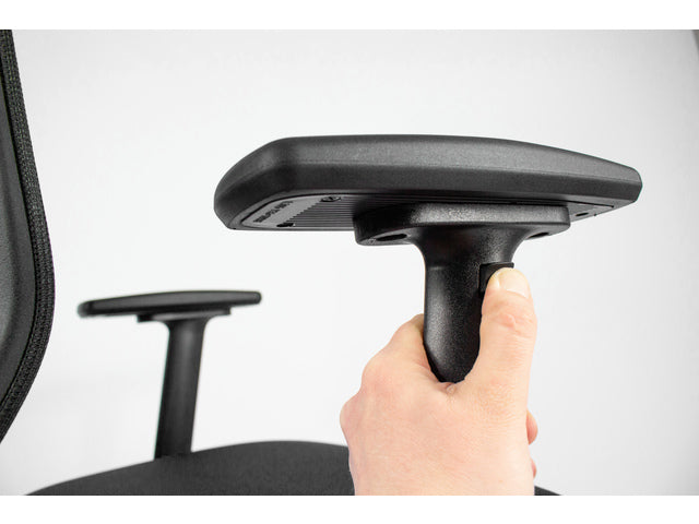 Bureaustoel Linea Tekna 01/PT zwart/zwart met 3D armleuning en hoofdsteun