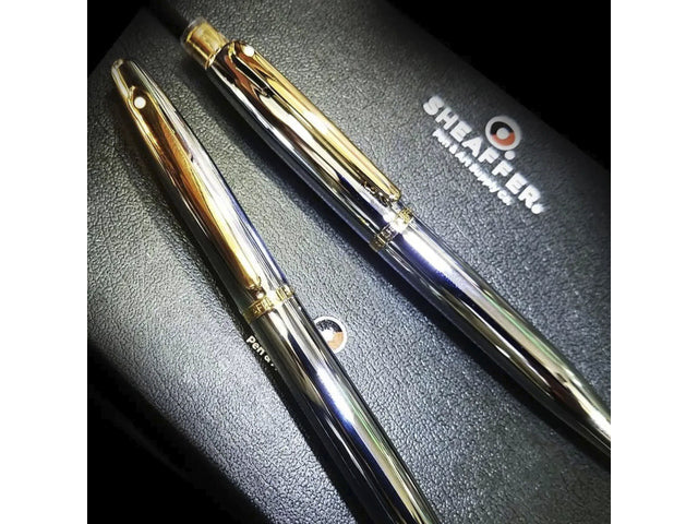 Rollerball SHEAFFER VFM E9422 Poliertes Chrom vergoldet