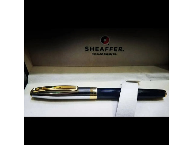 Rollerball SHEAFFER Sagaris, glänzende schwarze Chromkappe, goldene Verzierungen