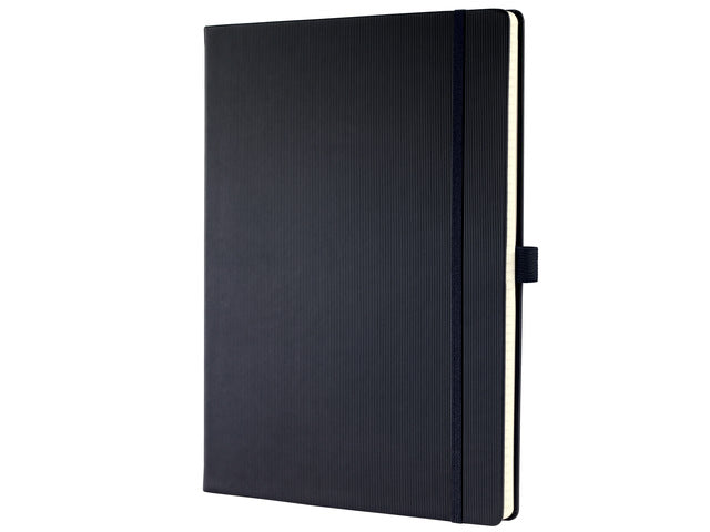 Notitieboek Conceptum Pure A4 zwart gelinieerd hardcover. Nummerde pagina's, inhoudsopgave, sluiting dmv elastiek, lus voor pen, 2 leeslintjes. 194 pagina's 80 grams chamoiskleurig papier. PEFC-gecertificeerd