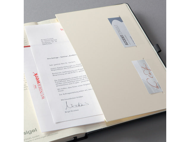 Noitieboek Conceptum Pure A4+ zwart 5mm ruit hardcover. Nummerde pagina's, inhoudsopgave, sluiting dmv elastiek, lus voor pen, 2 leeslintjes. 194 pagina's 80 grams chamoiskleurig papier. PEFC-gecertificeerd