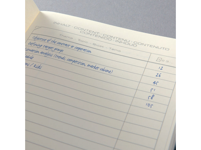 Noitieboek Conceptum Pure A4+ zwart 5mm ruit hardcover. Nummerde pagina's, inhoudsopgave, sluiting dmv elastiek, lus voor pen, 2 leeslintjes. 194 pagina's 80 grams chamoiskleurig papier. PEFC-gecertificeerd