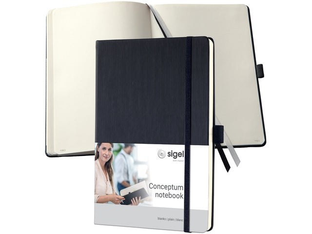 Notitieboek Conceptum Pure A5 zwart blanco hardcover. Nummerde pagina's, inhoudsopgave, sluiting dmv elastiek, lus voor pen, 2 leeslintjes. 194 pagina's 80 grams chamoiskleurig papier. PEFC-gecertificeerd