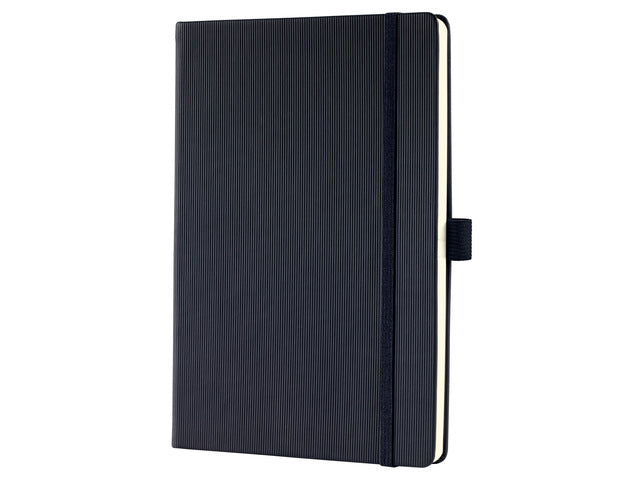 Notitieboek Conceptum Pure A5 zwart gelinieerd hardcover. Nummerde pagina's, inhoudsopgave, sluiting dmv elastiek, lus voor pen, 2 leeslintjes. 194 pagina's 80 grams chamoiskleurig papier. PEFC-gecertificeerd