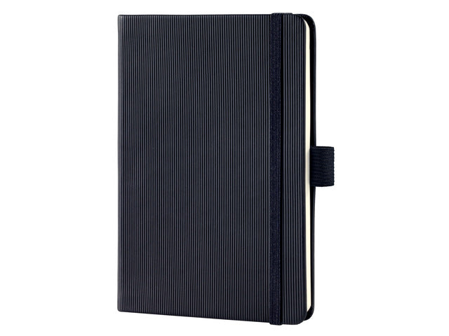 Notitieboek Conceptum Pure A6 zwart 5mm ruit hardcover. Nummerde pagina's, inhoudsopgave, sluiting dmv elastiek, lus voor pen, 2 leeslintjes. 194 pagina's 80 grams chamoiskleurig papier. PEFC-gecertificeerd