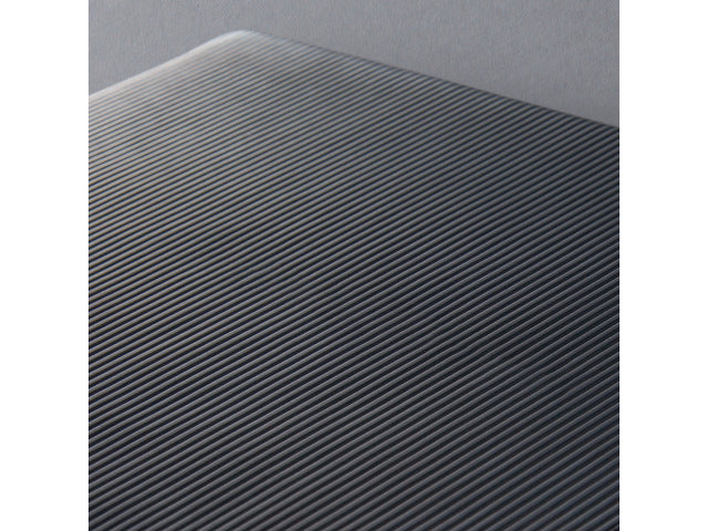 Notitieboek Conceptum Pure A4+ zwart 5mm ruit hardcover met magneetsluiting. Nummerde pagina's, inhoudsopgave, sluiting dmv elastiek, lus voor pen, 2 leeslintjes. 194 pagina's 80 grams chamoiskleurig papier. PEFC-gecertificeerd