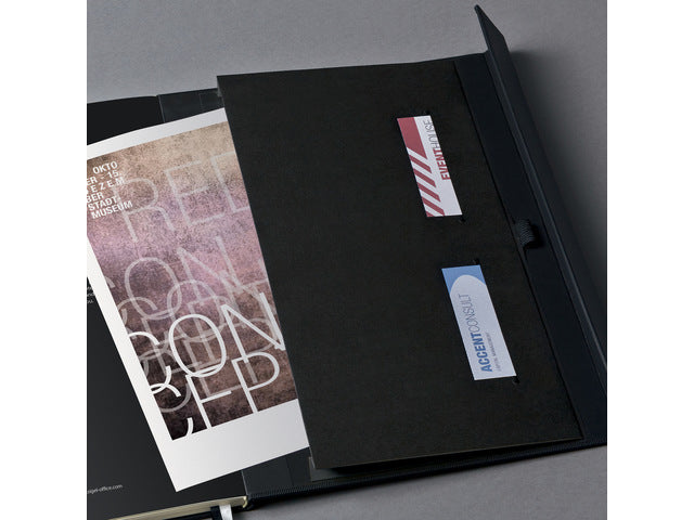 Notitieboek Conceptum Pure A4 zwart 5mm ruit hardcover met magneetsluiting. Nummerde pagina's, inhoudsopgave, sluiting dmv elastiek, lus voor pen, 2 leeslintjes. 194 pagina's 80 grams chamoiskleurig papier. PEFC-gecertificeerd.