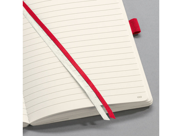 Notitieboek Conceptum Pure A5 rood gelinieerd softcover. Nummerde pagina's, inhoudsopgave, sluiting dmv elastiek, lus voor pen, 2 leeslintjes. 194 pagina's 80 grams chamoiskleurig papier. PEFC-gecertificeerd.
