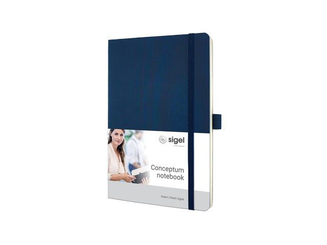 Notitieboek Conceptum Pure A5 blauw gelinieerd softcover. Nummerde pagina's, inhoudsopgave, sluiting dmv elastiek, lus voor pen, 2 leeslintjes. 194 pagina's 80 grams chamoiskleurig papier. PEFC-gecertificeerd.