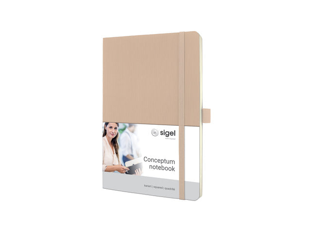 Notitieboek Conceptum A5 Beige 5mm ruit softcover. Nummerde pagina's, inhoudsopgave, sluiting dmv elastiek, lus voor pen, 2 leeslintjes. 194 pagina's 80 grams chamoiskleurig papier. PEFC-gecertificeerd. 135x210x14mm.