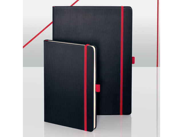 Notitieboek Conceptum RED Edition A5 zwart gelinieerd hardcover. Nummerde pagina's, inhoudsopgave, sluiting dmv elastiek, lus voor pen, 2 leeslintjes. 194 pagina's 80 grams chamoiskleurig papier. PEFC-gecertificeerd