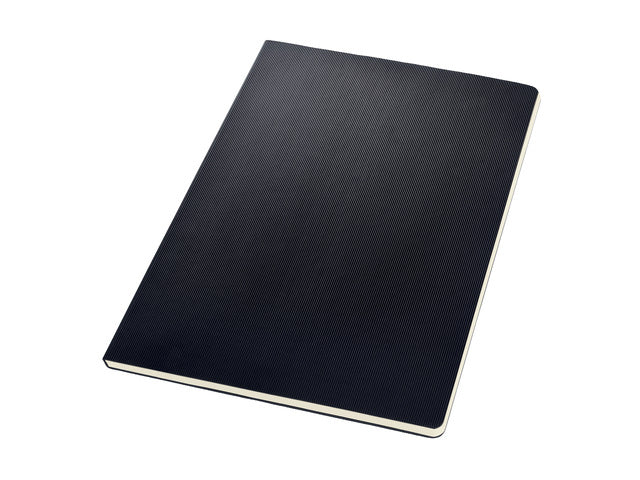 Schrijfblok Conceptum A4 zwart 5mm ruit softcover. 120 pagina's 80 grams chamoiskleurig papier. Ontmoet snelzak. 4-voudige perforatie, kopregel voor datum. PEFC-gecertificeerd