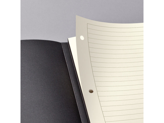 Schrijfblok Conceptum A4 zwart gelinieerd hardcover 120 pagina's 80 grams chamoiskleurig papier. Ontmoet snelzak. 4-voudige perforatie, kopregel voor datum. PEFC-gecertificeerd