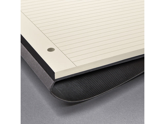 Schrijfblok Conceptum A4 zwart gelinieerd hardcover 120 pagina's 80 grams chamoiskleurig papier. Ontmoet snelzak. 4-voudige perforatie, kopregel voor datum. PEFC-gecertificeerd